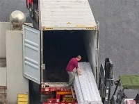 TEBANG verzendt 3 containers met winkelrekken naar Sri Lanka